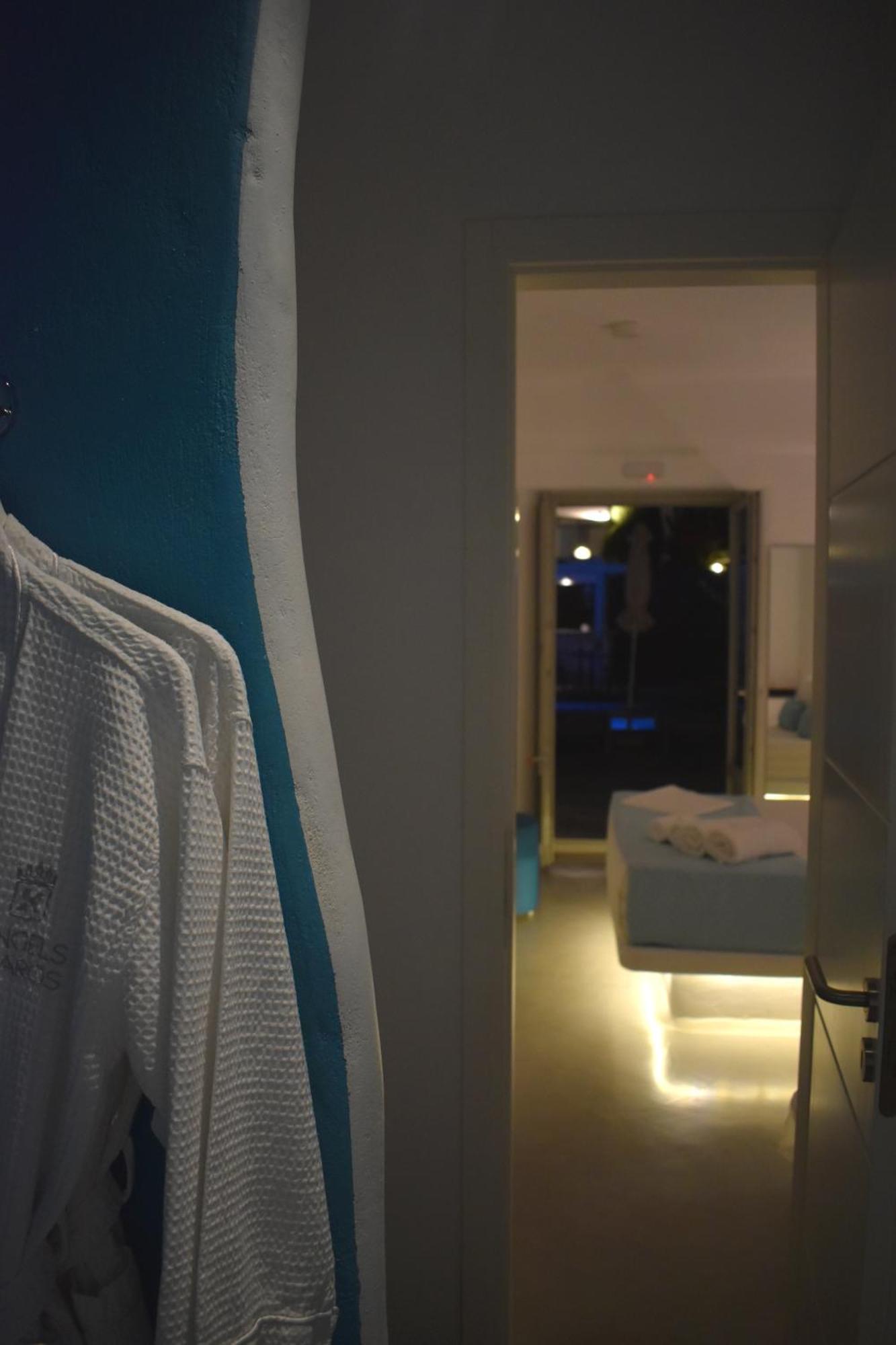 Angels Pillow Luxury Boutique Residence - Adults Only Náousa Quarto foto